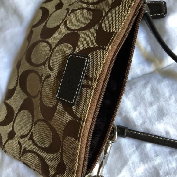 Coach small brown wristlet - Picture 3 of 3